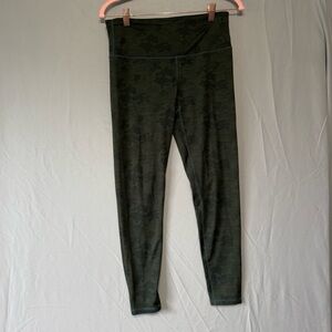 Kyodan Womens Dark Green Camo Leggings Size M Workout Fitness Athletic Granola